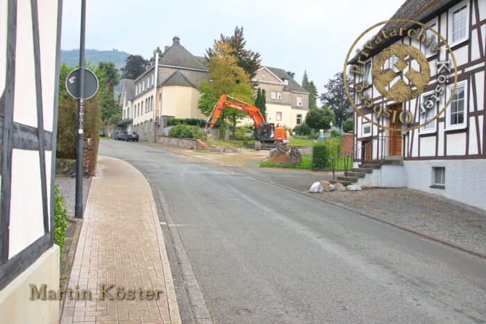 Kropff-Federath'sche Stiftung Olsberg - Abriss des Torbogens zur Rutsche