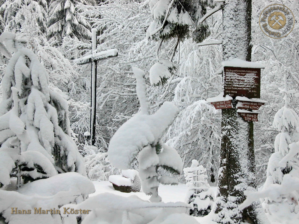 Wanderung zum verschneiten Borberg-Kirchhof 2004