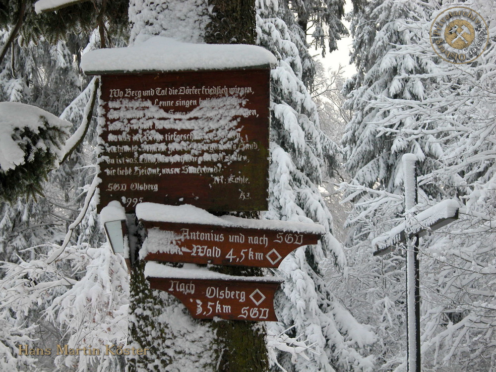 Wanderung zum verschneiten Borberg-Kirchhof 2004