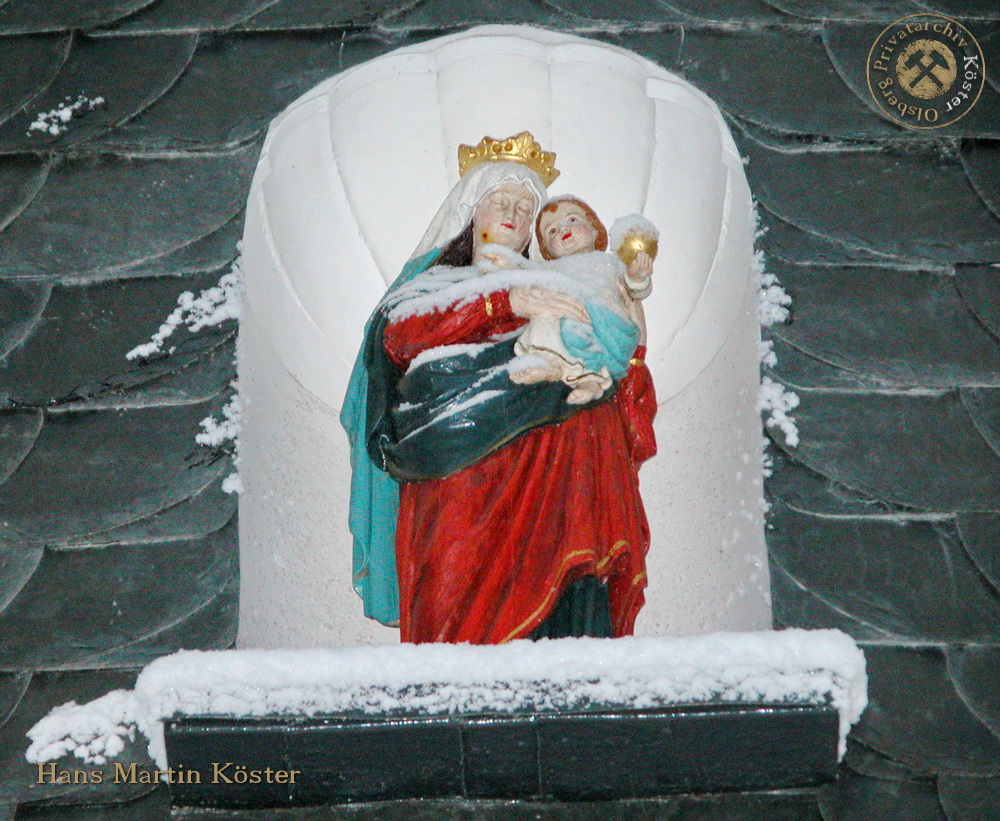 Wanderung zum verschneiten Borberg-Kirchhof 2004