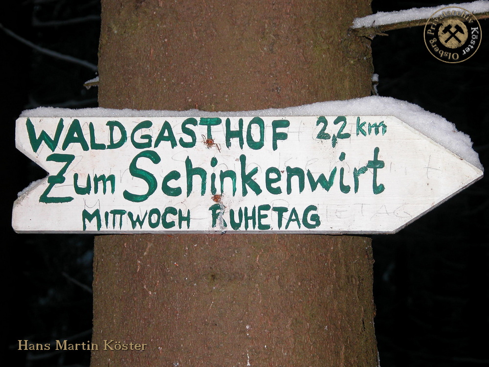 Wanderung zum verschneiten Borberg-Kirchhof 2004