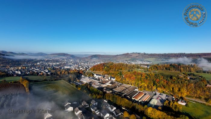 Olsberg im herbstlichen Morgennebel