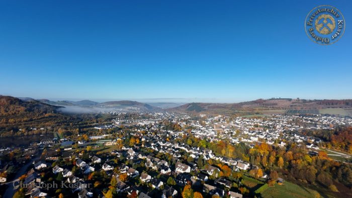 Olsberg im herbstlichen Morgennebel