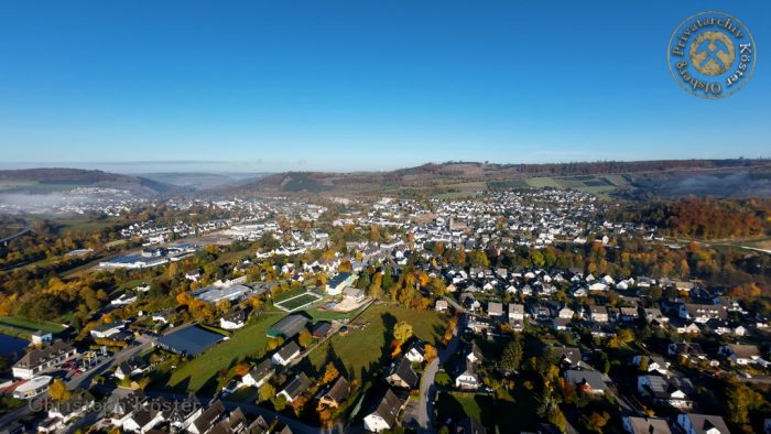 Olsberg im herbstlichen Morgennebel