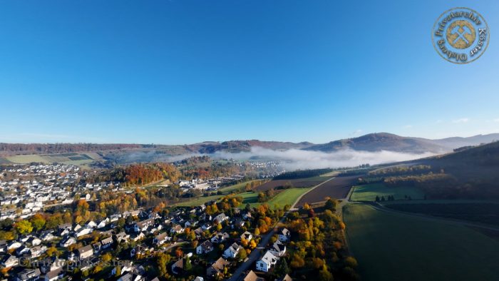 Olsberg im herbstlichen Morgennebel