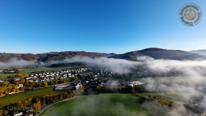 Olsberg im herbstlichen Morgennebel